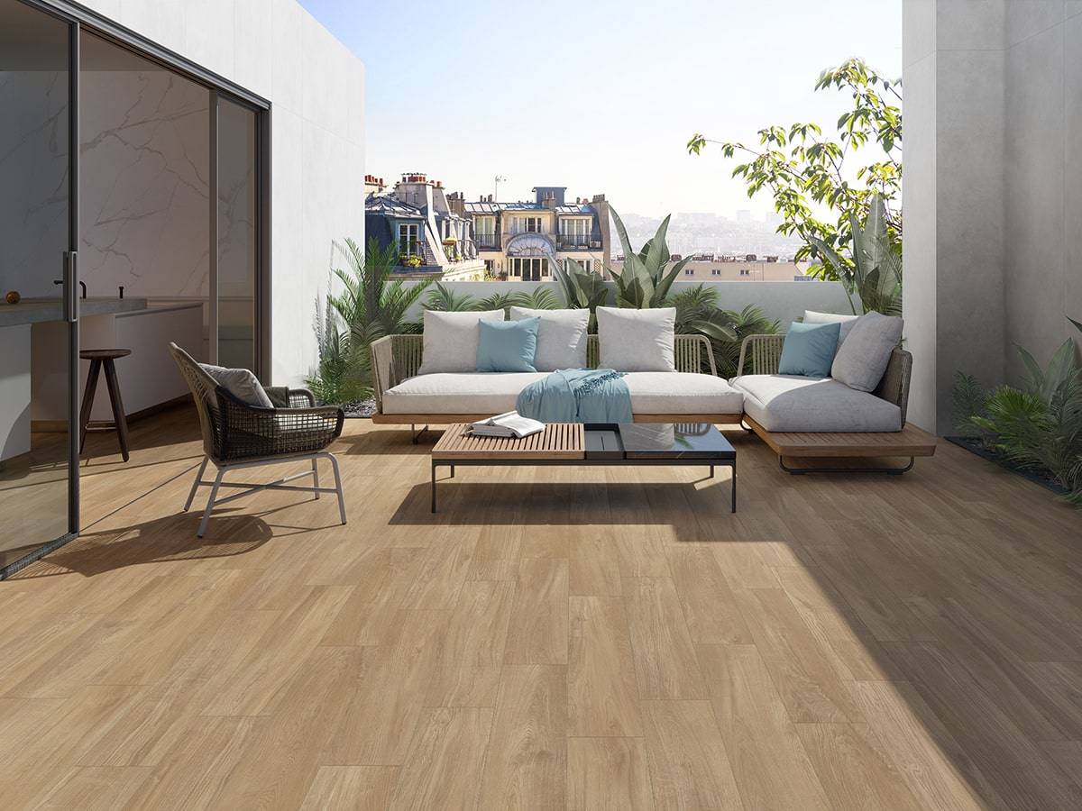 terrasse avec carrelage effet bois à Carnon près de Montpellier
