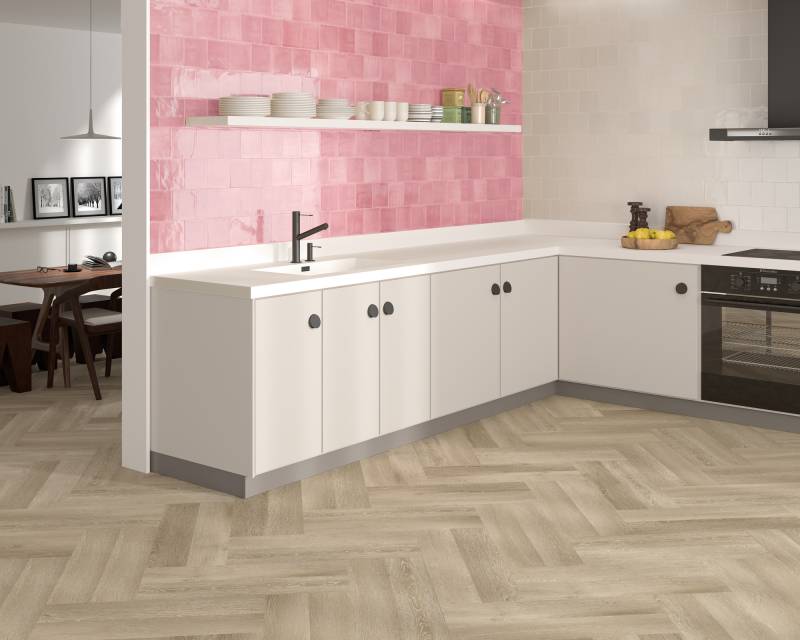 Carrelage rose pour un pan de mur dans une cuisine à Mauguio près de Montpellier 