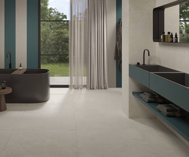 salle de bain avec carrelage effet pierre beige en 90x90