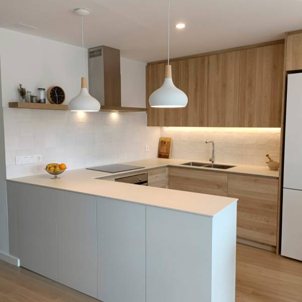 credence de cuisine, carrelage blanc petit format à Baillargues près de Montpellier