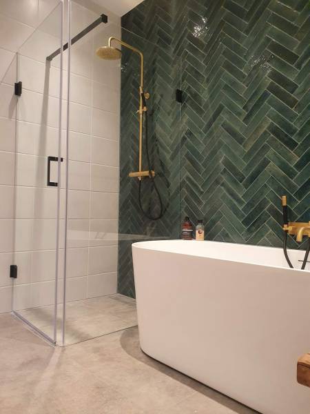 pose en chevron, salle de bain, carrelage vert à Palavas-les-Flots près de Montpellier